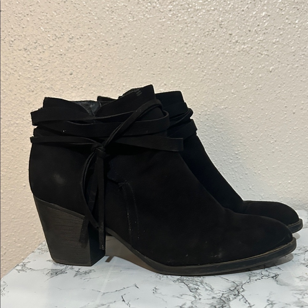 Bamboo Elegant Black Suede Ankle Boots Size 8.5